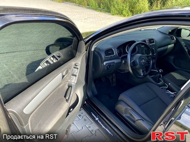 Черный Фольксваген Гольф, объемом двигателя 1.6 л и пробегом 230 тыс. км за 7200 $, фото 7 на Automoto.ua