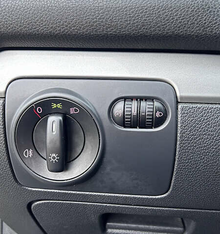 Черный Фольксваген Гольф, объемом двигателя 1.39 л и пробегом 242 тыс. км за 7999 $, фото 22 на Automoto.ua