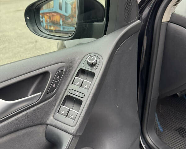 Черный Фольксваген Гольф, объемом двигателя 1.39 л и пробегом 279 тыс. км за 6800 $, фото 12 на Automoto.ua