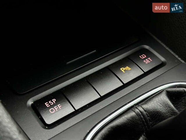 Черный Фольксваген Гольф, объемом двигателя 1.4 л и пробегом 197 тыс. км за 7999 $, фото 57 на Automoto.ua