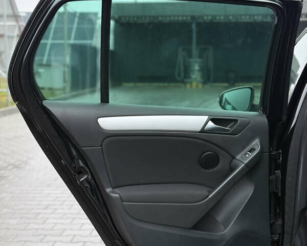 Черный Фольксваген Гольф, объемом двигателя 1.4 л и пробегом 227 тыс. км за 8500 $, фото 59 на Automoto.ua