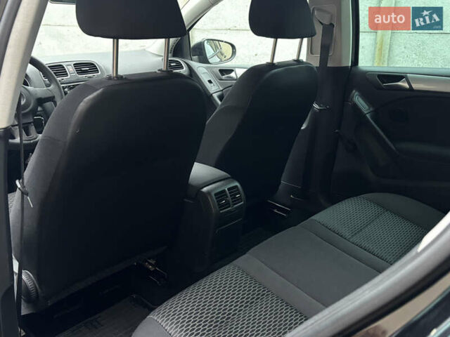 Черный Фольксваген Гольф, объемом двигателя 1.6 л и пробегом 138 тыс. км за 7950 $, фото 26 на Automoto.ua