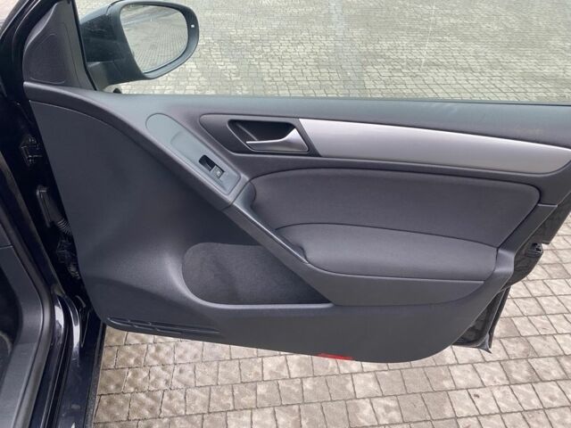 Черный Фольксваген Гольф, объемом двигателя 1.4 л и пробегом 237 тыс. км за 7300 $, фото 4 на Automoto.ua