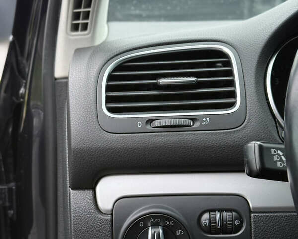 Черный Фольксваген Гольф, объемом двигателя 1.4 л и пробегом 227 тыс. км за 8500 $, фото 48 на Automoto.ua