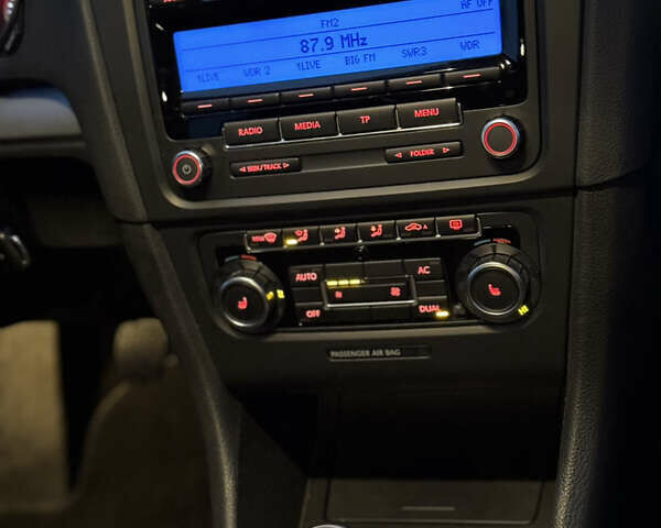 Черный Фольксваген Гольф, объемом двигателя 1.2 л и пробегом 161 тыс. км за 6700 $, фото 13 на Automoto.ua