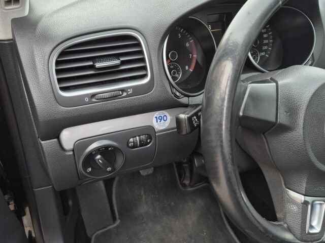 Черный Фольксваген Гольф, объемом двигателя 1.4 л и пробегом 236 тыс. км за 6400 $, фото 17 на Automoto.ua