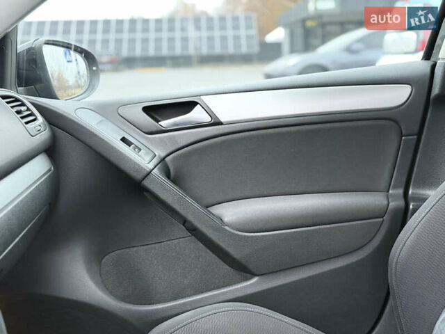 Черный Фольксваген Гольф, объемом двигателя 1.4 л и пробегом 227 тыс. км за 8500 $, фото 46 на Automoto.ua