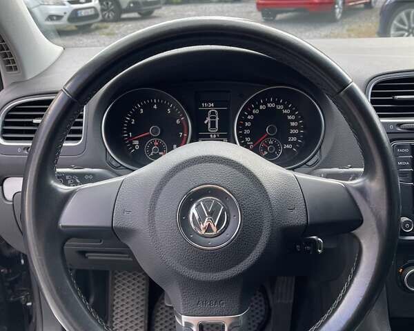 Черный Фольксваген Гольф, объемом двигателя 1.39 л и пробегом 266 тыс. км за 7400 $, фото 9 на Automoto.ua