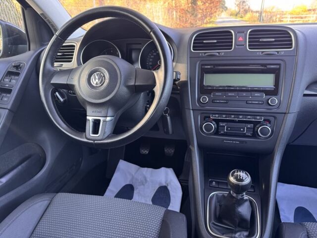 Чорний Фольксваген Гольф, об'ємом двигуна 1.4 л та пробігом 126 тис. км за 8600 $, фото 5 на Automoto.ua