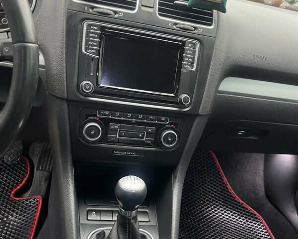 Черный Фольксваген Гольф, объемом двигателя 1.6 л и пробегом 317 тыс. км за 7500 $, фото 24 на Automoto.ua