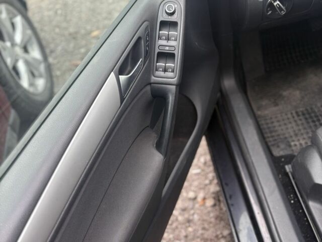 Черный Фольксваген Гольф, объемом двигателя 1.4 л и пробегом 230 тыс. км за 8000 $, фото 13 на Automoto.ua