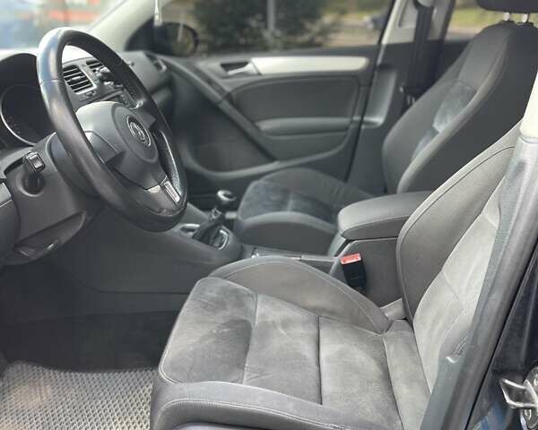 Черный Фольксваген Гольф, объемом двигателя 1.39 л и пробегом 266 тыс. км за 7400 $, фото 16 на Automoto.ua