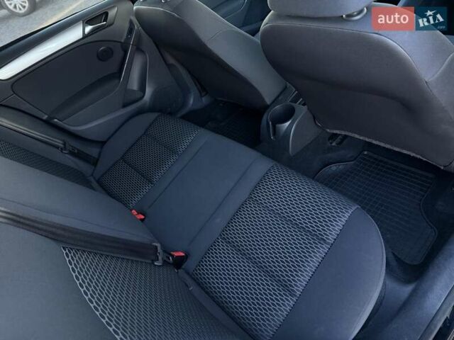 Черный Фольксваген Гольф, объемом двигателя 1.2 л и пробегом 175 тыс. км за 7999 $, фото 48 на Automoto.ua