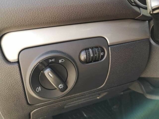 Черный Фольксваген Гольф, объемом двигателя 1.2 л и пробегом 214 тыс. км за 6700 $, фото 2 на Automoto.ua