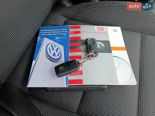 Черный Фольксваген Гольф, объемом двигателя 1.4 л и пробегом 200 тыс. км за 10000 $, фото 34 на Automoto.ua