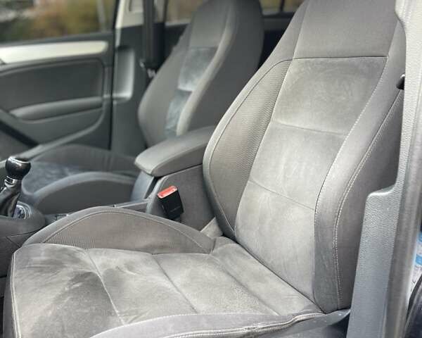 Черный Фольксваген Гольф, объемом двигателя 1.39 л и пробегом 266 тыс. км за 7400 $, фото 15 на Automoto.ua