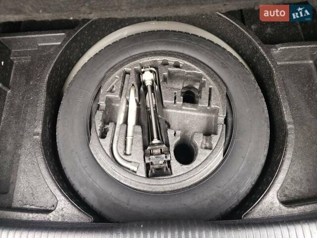 Черный Фольксваген Гольф, объемом двигателя 1.6 л и пробегом 245 тыс. км за 8499 $, фото 25 на Automoto.ua