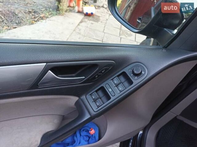 Черный Фольксваген Гольф, объемом двигателя 1.6 л и пробегом 158 тыс. км за 10600 $, фото 3 на Automoto.ua