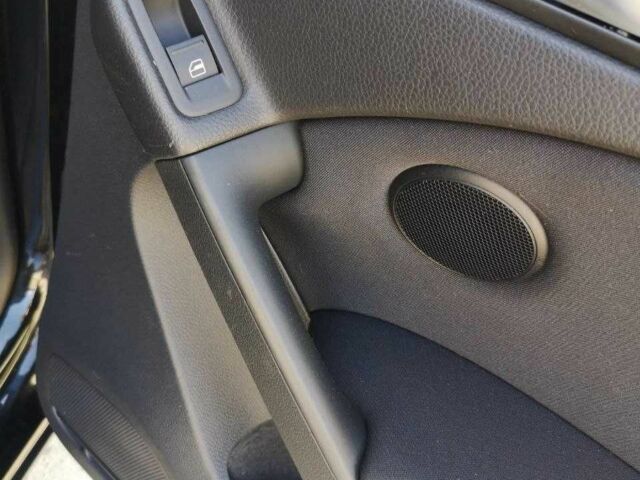 Черный Фольксваген Гольф, объемом двигателя 1.2 л и пробегом 214 тыс. км за 6700 $, фото 10 на Automoto.ua