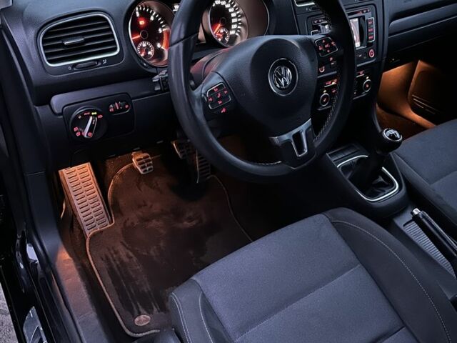 Черный Фольксваген Гольф, объемом двигателя 1.6 л и пробегом 274 тыс. км за 8300 $, фото 15 на Automoto.ua