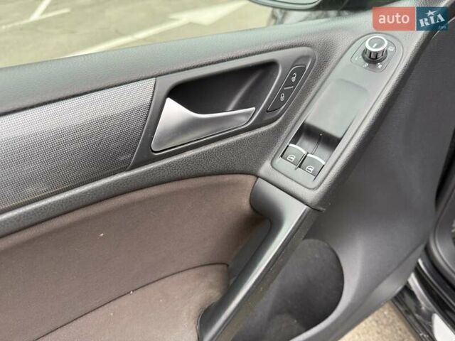 Черный Фольксваген Гольф, объемом двигателя 1.6 л и пробегом 396 тыс. км за 7900 $, фото 13 на Automoto.ua