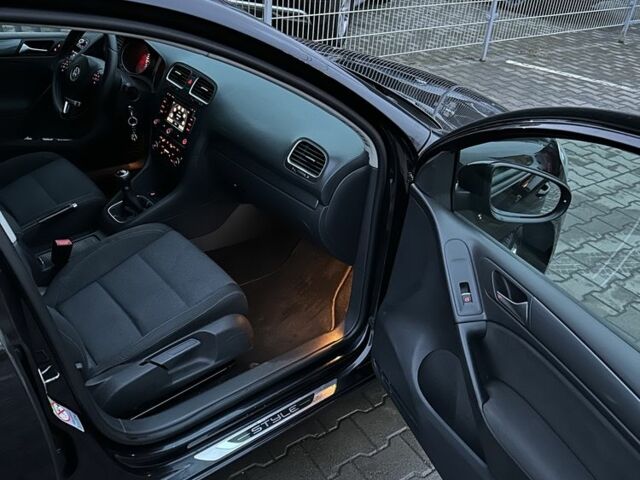 Черный Фольксваген Гольф, объемом двигателя 1.6 л и пробегом 274 тыс. км за 8300 $, фото 18 на Automoto.ua