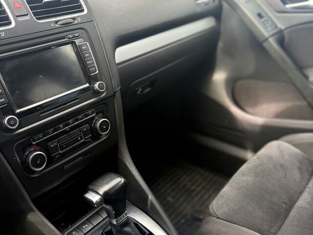 Черный Фольксваген Гольф, объемом двигателя 1.4 л и пробегом 230 тыс. км за 8000 $, фото 11 на Automoto.ua