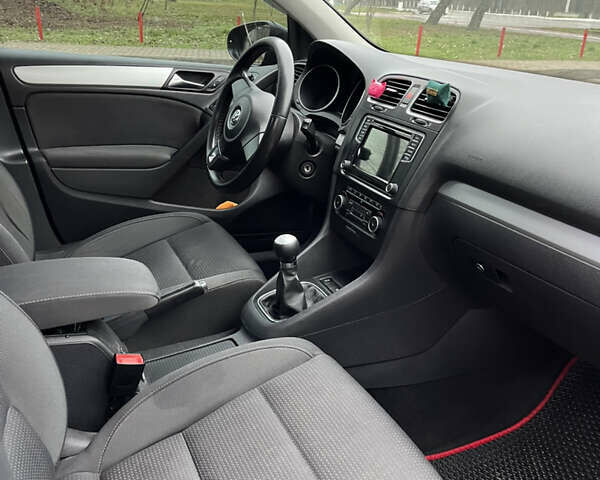 Черный Фольксваген Гольф, объемом двигателя 1.6 л и пробегом 317 тыс. км за 7500 $, фото 20 на Automoto.ua