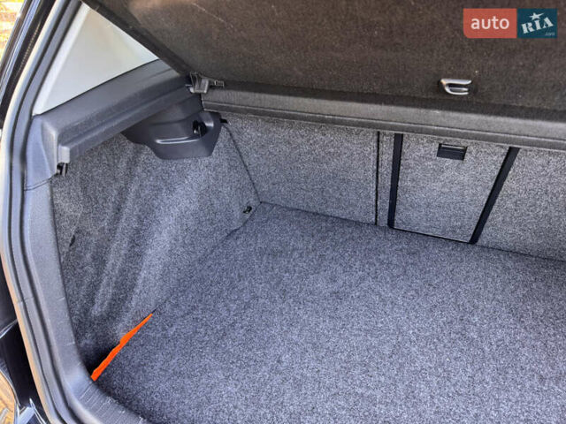 Черный Фольксваген Гольф, объемом двигателя 0 л и пробегом 126 тыс. км за 8600 $, фото 30 на Automoto.ua