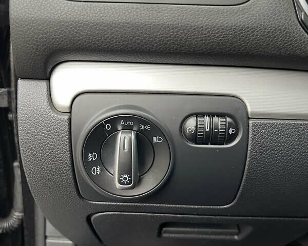 Черный Фольксваген Гольф, объемом двигателя 1.6 л и пробегом 317 тыс. км за 7500 $, фото 22 на Automoto.ua