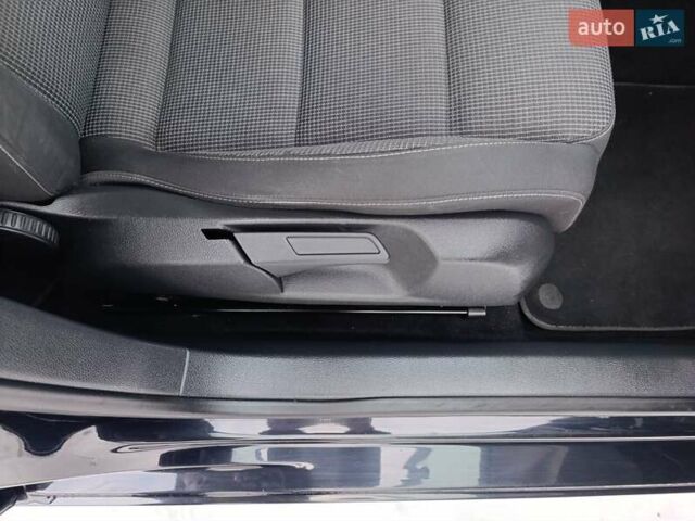 Черный Фольксваген Гольф, объемом двигателя 1.4 л и пробегом 200 тыс. км за 10000 $, фото 42 на Automoto.ua