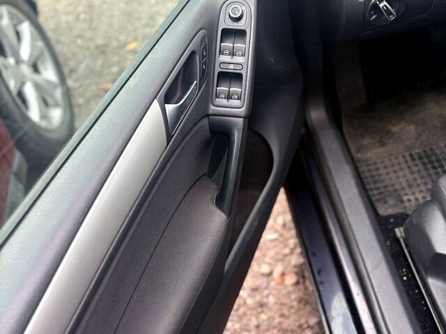 Черный Фольксваген Гольф, объемом двигателя 1.4 л и пробегом 230 тыс. км за 8000 $, фото 6 на Automoto.ua