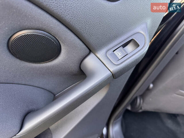 Черный Фольксваген Гольф, объемом двигателя 0 л и пробегом 126 тыс. км за 8600 $, фото 22 на Automoto.ua