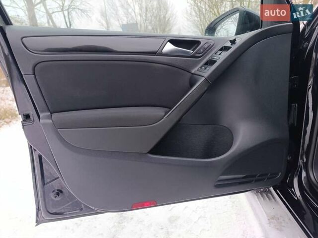 Черный Фольксваген Гольф, объемом двигателя 1.4 л и пробегом 200 тыс. км за 10000 $, фото 27 на Automoto.ua