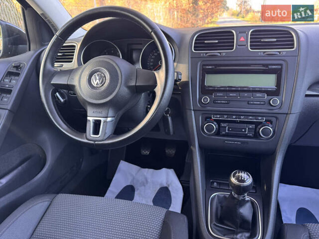 Черный Фольксваген Гольф, объемом двигателя 0 л и пробегом 126 тыс. км за 8600 $, фото 49 на Automoto.ua