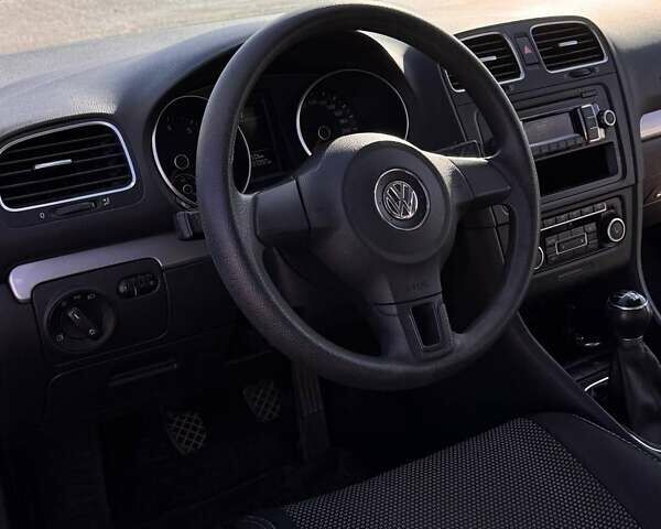 Черный Фольксваген Гольф, объемом двигателя 1.2 л и пробегом 192 тыс. км за 6300 $, фото 5 на Automoto.ua