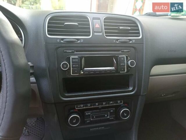 Черный Фольксваген Гольф, объемом двигателя 1.6 л и пробегом 158 тыс. км за 10600 $, фото 5 на Automoto.ua