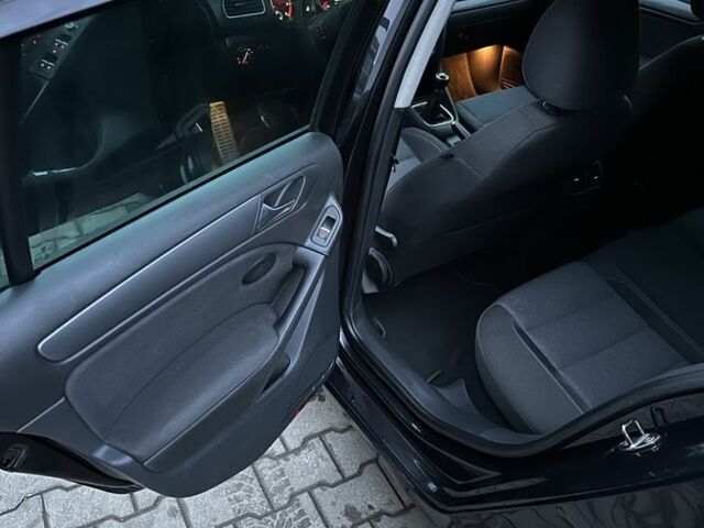 Черный Фольксваген Гольф, объемом двигателя 1.6 л и пробегом 274 тыс. км за 8300 $, фото 16 на Automoto.ua