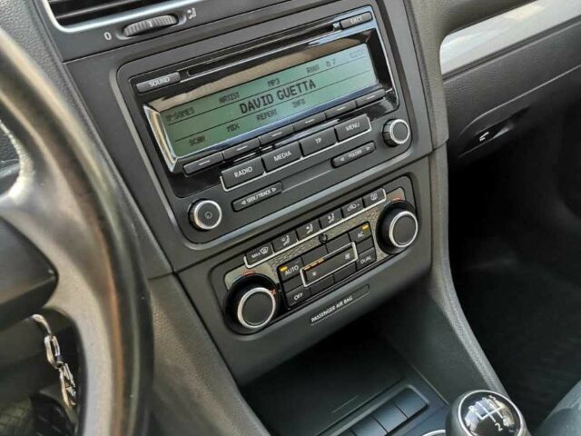 Черный Фольксваген Гольф, объемом двигателя 1.2 л и пробегом 214 тыс. км за 6700 $, фото 9 на Automoto.ua