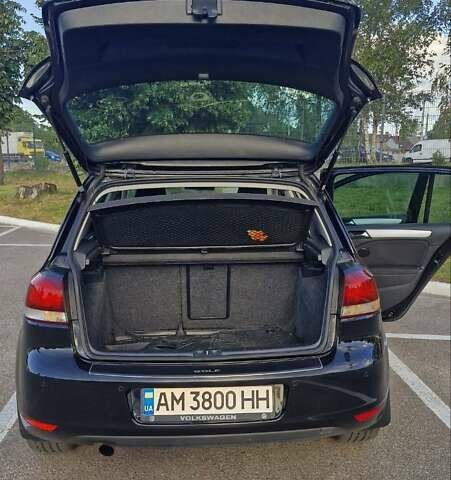 Чорний Фольксваген Гольф, об'ємом двигуна 2 л та пробігом 221 тис. км за 9400 $, фото 4 на Automoto.ua