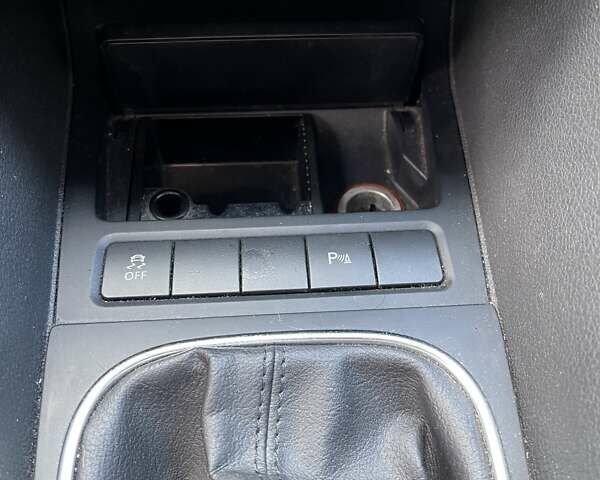 Черный Фольксваген Гольф, объемом двигателя 1.39 л и пробегом 266 тыс. км за 7400 $, фото 12 на Automoto.ua