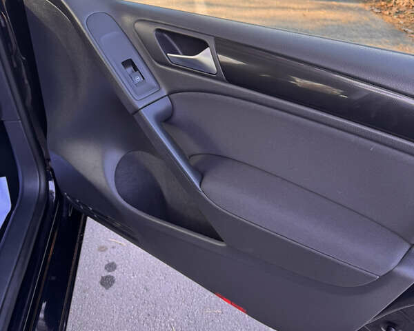 Черный Фольксваген Гольф, объемом двигателя 0 л и пробегом 126 тыс. км за 8600 $, фото 42 на Automoto.ua