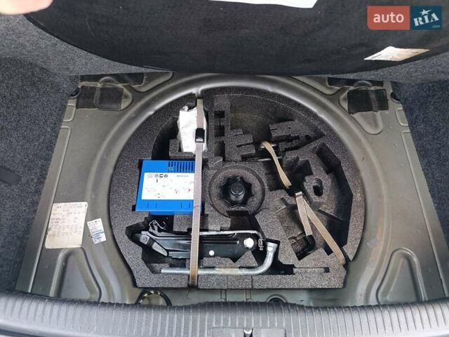 Черный Фольксваген Гольф, объемом двигателя 1.4 л и пробегом 200 тыс. км за 10000 $, фото 45 на Automoto.ua