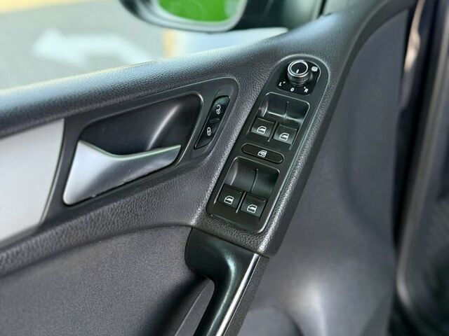 Черный Фольксваген Гольф, объемом двигателя 1.4 л и пробегом 186 тыс. км за 8500 $, фото 8 на Automoto.ua