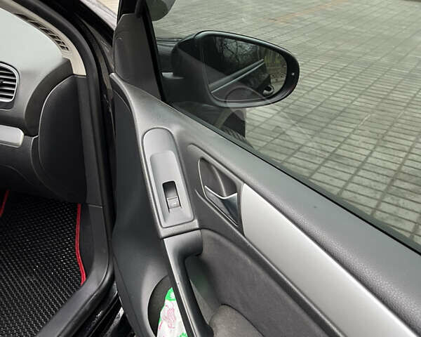 Черный Фольксваген Гольф, объемом двигателя 1.6 л и пробегом 317 тыс. км за 7500 $, фото 21 на Automoto.ua