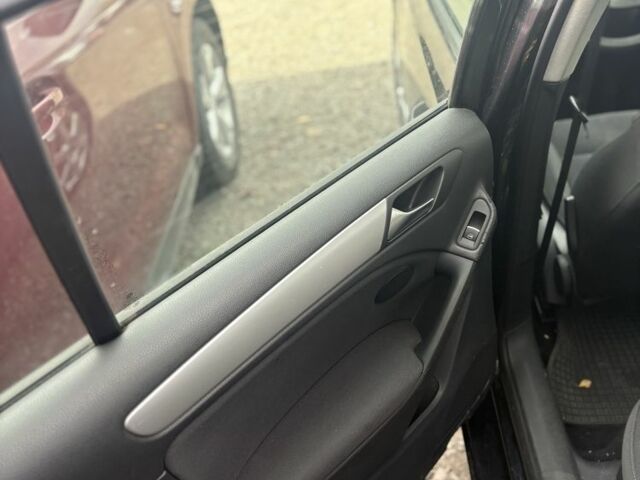 Черный Фольксваген Гольф, объемом двигателя 1.4 л и пробегом 230 тыс. км за 8000 $, фото 21 на Automoto.ua