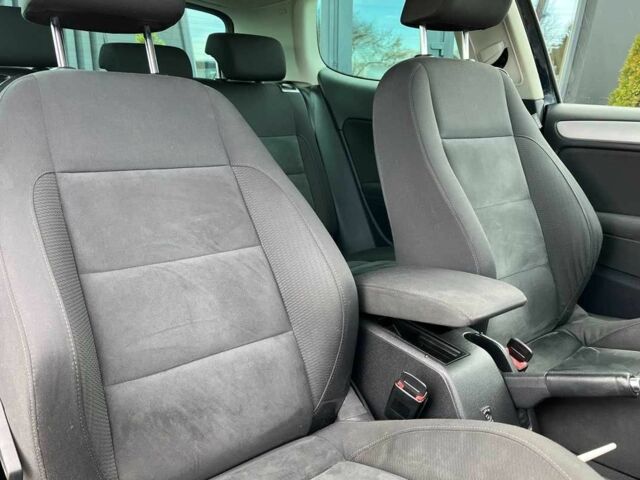 Черный Фольксваген Гольф, объемом двигателя 1.4 л и пробегом 208 тыс. км за 7999 $, фото 21 на Automoto.ua