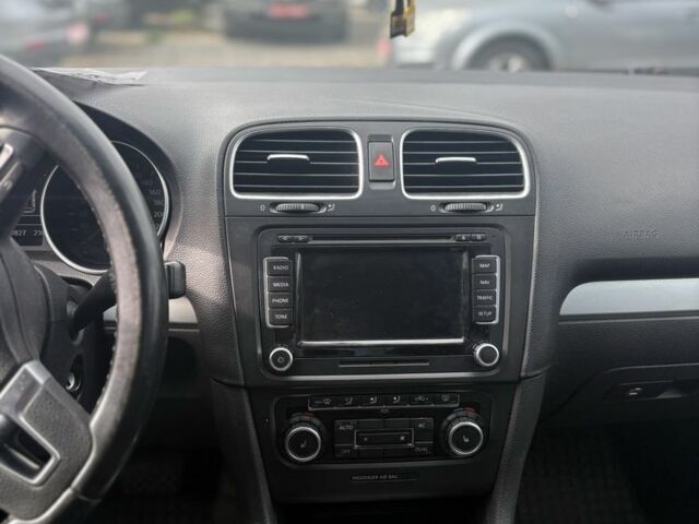 Черный Фольксваген Гольф, объемом двигателя 1.4 л и пробегом 230 тыс. км за 8000 $, фото 18 на Automoto.ua