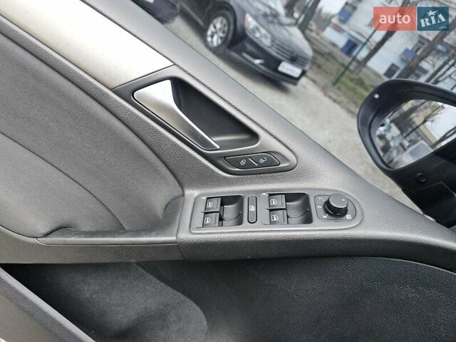 Черный Фольксваген Гольф, объемом двигателя 1.6 л и пробегом 245 тыс. км за 8499 $, фото 21 на Automoto.ua