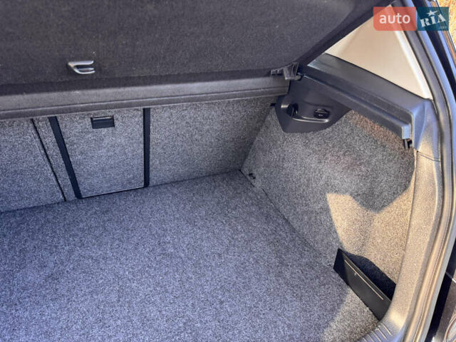 Черный Фольксваген Гольф, объемом двигателя 0 л и пробегом 126 тыс. км за 8600 $, фото 31 на Automoto.ua